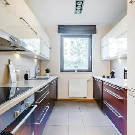 Urban Nest - Szafarnia 7 & 8 *